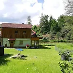 Und Sommerhaus Unter Der Burg *