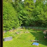 Und Sommerhaus Unter Der Burg