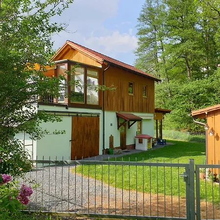 Und Sommerhaus Unter Der Burg Lägenhet *